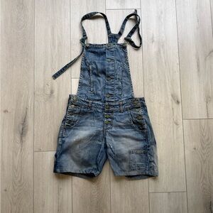 Adele Fado Denim Blue Distressed Shorts Jumpsuit with Adjustable Straps. It. 38